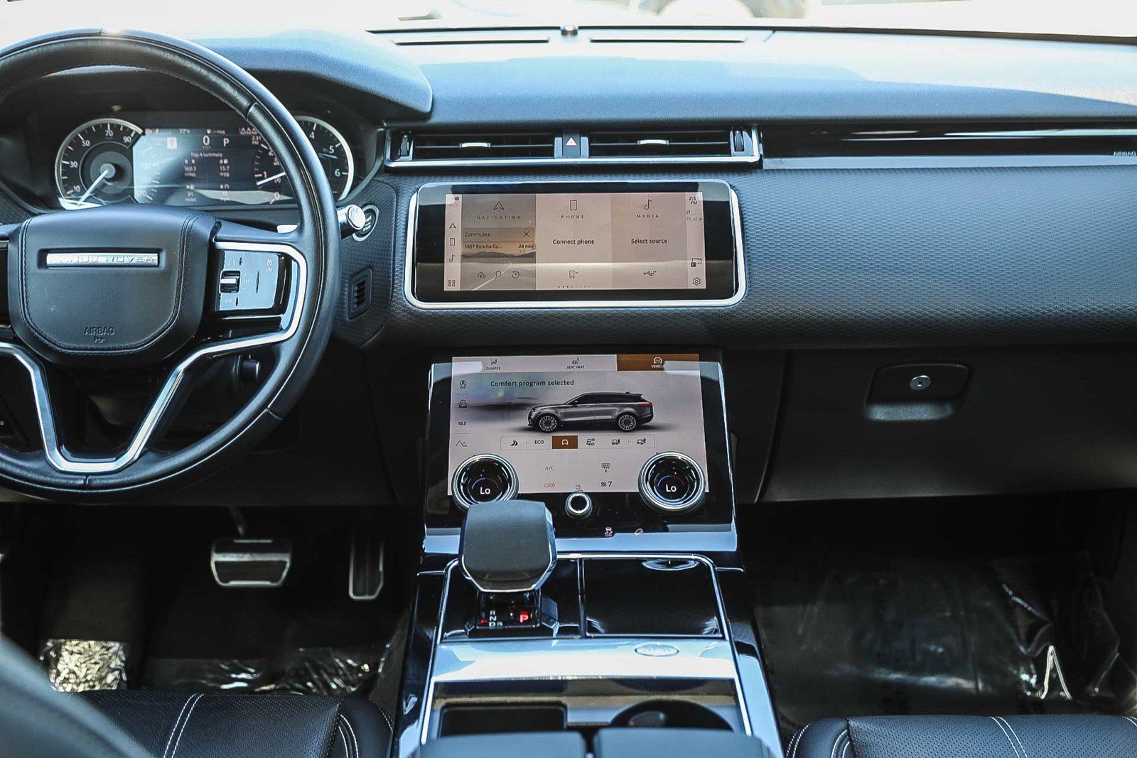 Used 2022 Land Rover Range Rover Velar R-Dynamic S image 13