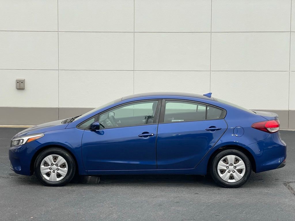 Used 2017 Kia Forte LX image 2