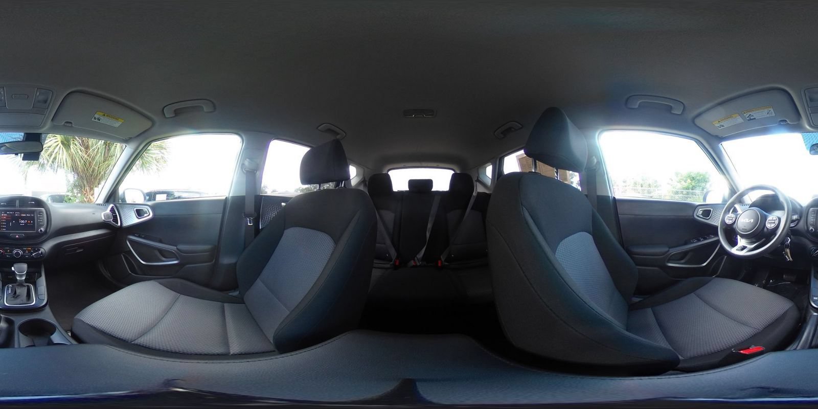Used 2025 Kia Soul LX w/ LX Technology Package FWD image 40