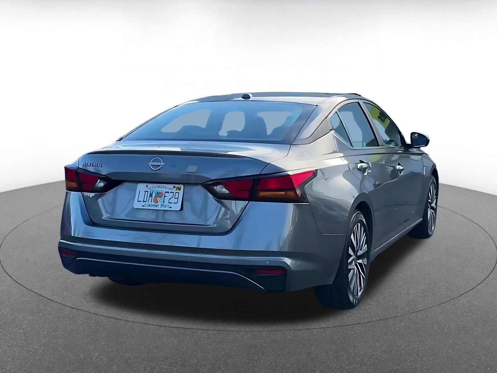 Used 2025 Nissan Altima 2.5 SV image 15