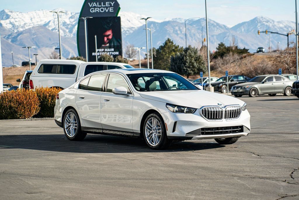 Used 2025 BMW 530i xDrive w/ Premium Package AWD/4WD image 3