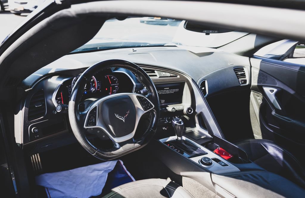 Used 2018 Chevrolet Corvette Stingray Coupe w/ 1LT RWD image 2