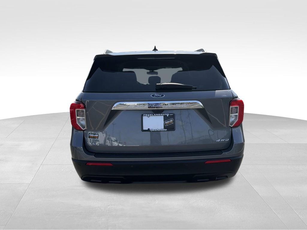 Used 2023 Ford Explorer XLT AWD/4WD image 4