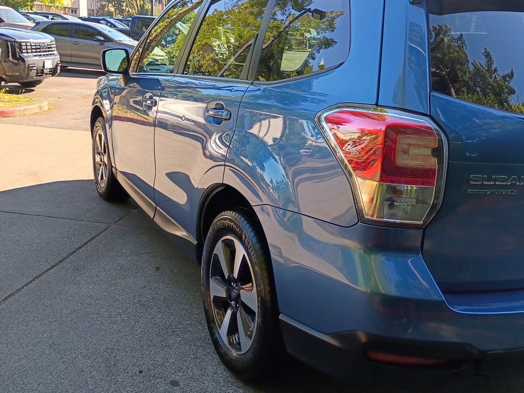 Used 2017 Subaru Forester 2.5i Premium AWD/4WD image 6