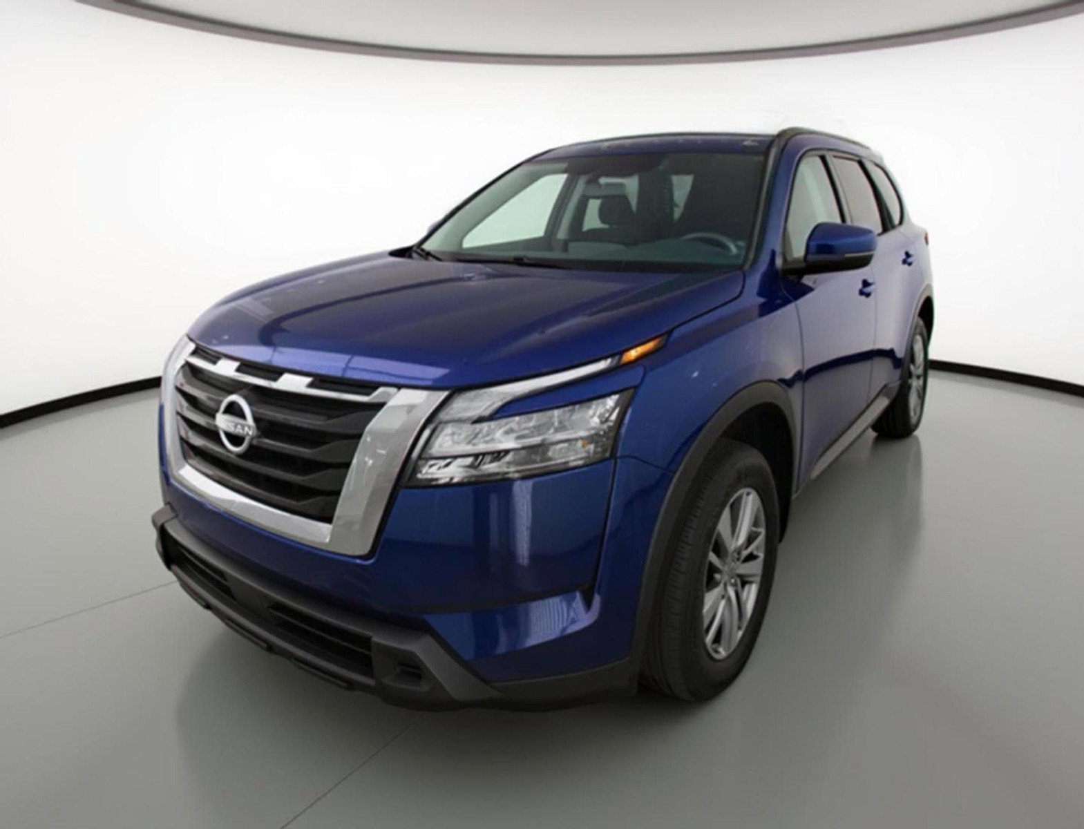 Used 2025 Nissan Pathfinder SV image 3