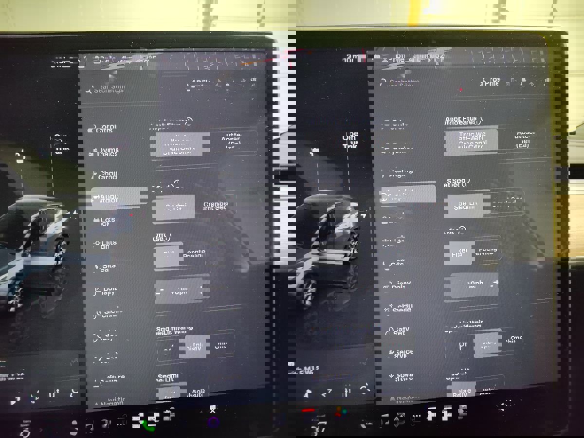 Used 2023 Tesla Model Y Long Range image 34