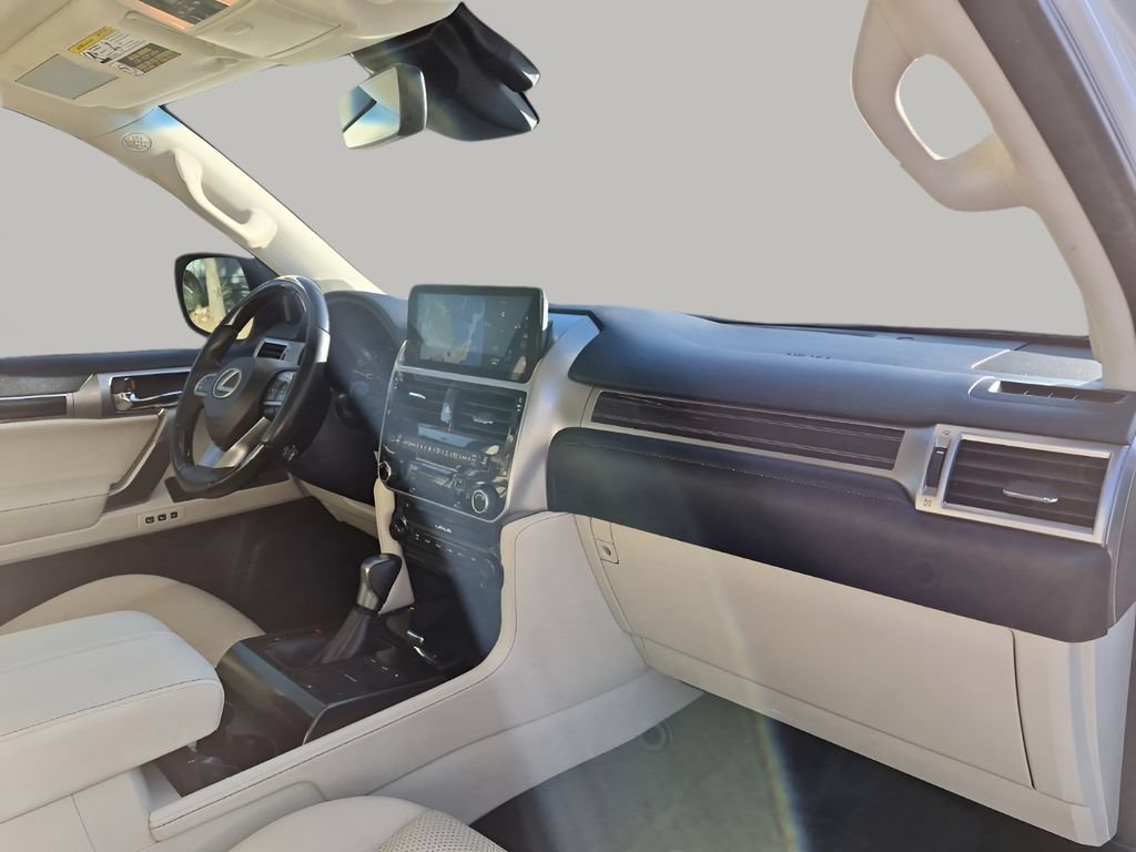 Used 2023 Lexus GX 460 Luxury w/ Sport Design Package AWD/4WD image 17