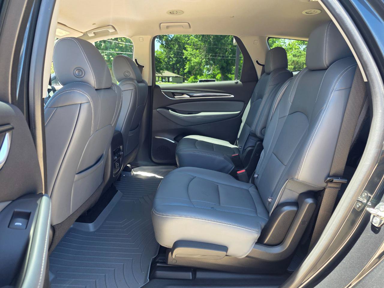 Used 2020 Buick Enclave Essence AWD/4WD image 12