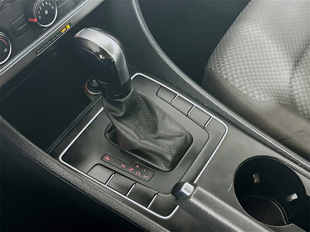 Used 2014 Volkswagen Passat 1.8T S image 16