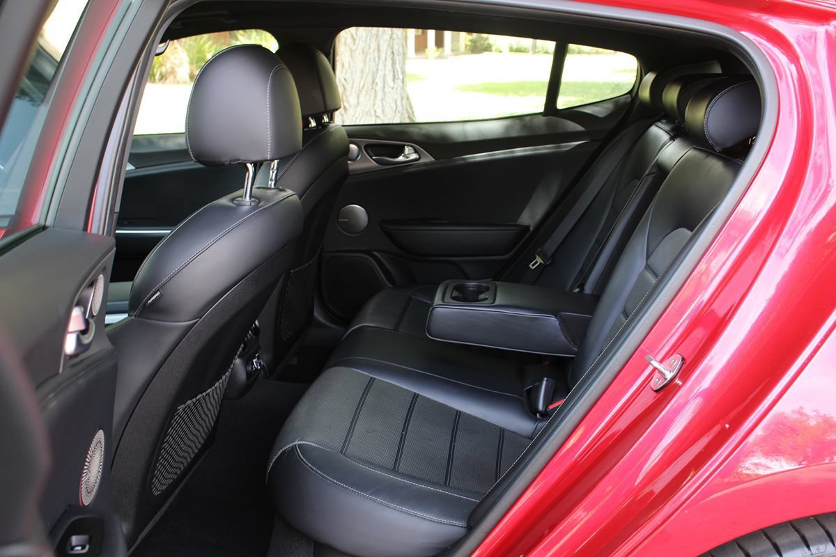 Used 2018 Kia Stinger GT2 RWD image 12