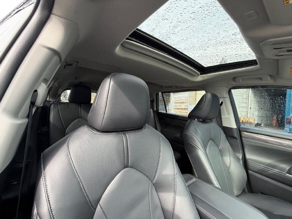 Used 2025 Toyota Highlander Limited AWD/4WD image 27