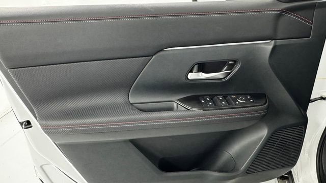 Used 2025 Nissan Kicks SR FWD image 18