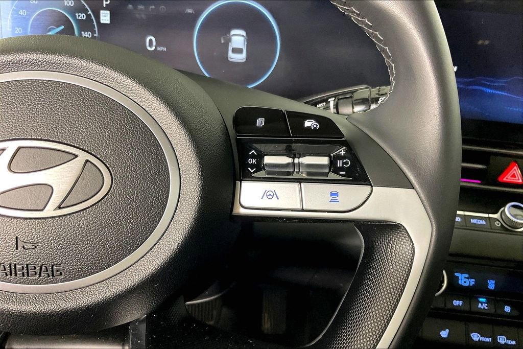 Used 2024 Hyundai Elantra Limited image 29