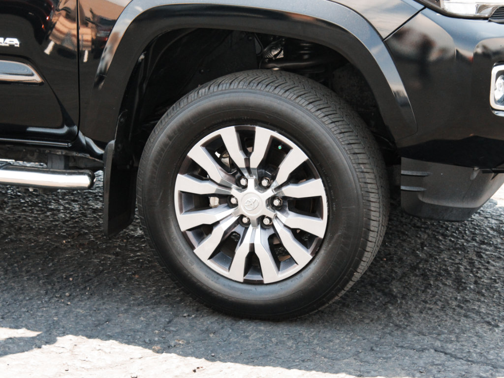 Used 2022 Toyota Tacoma Limited AWD/4WD image 4