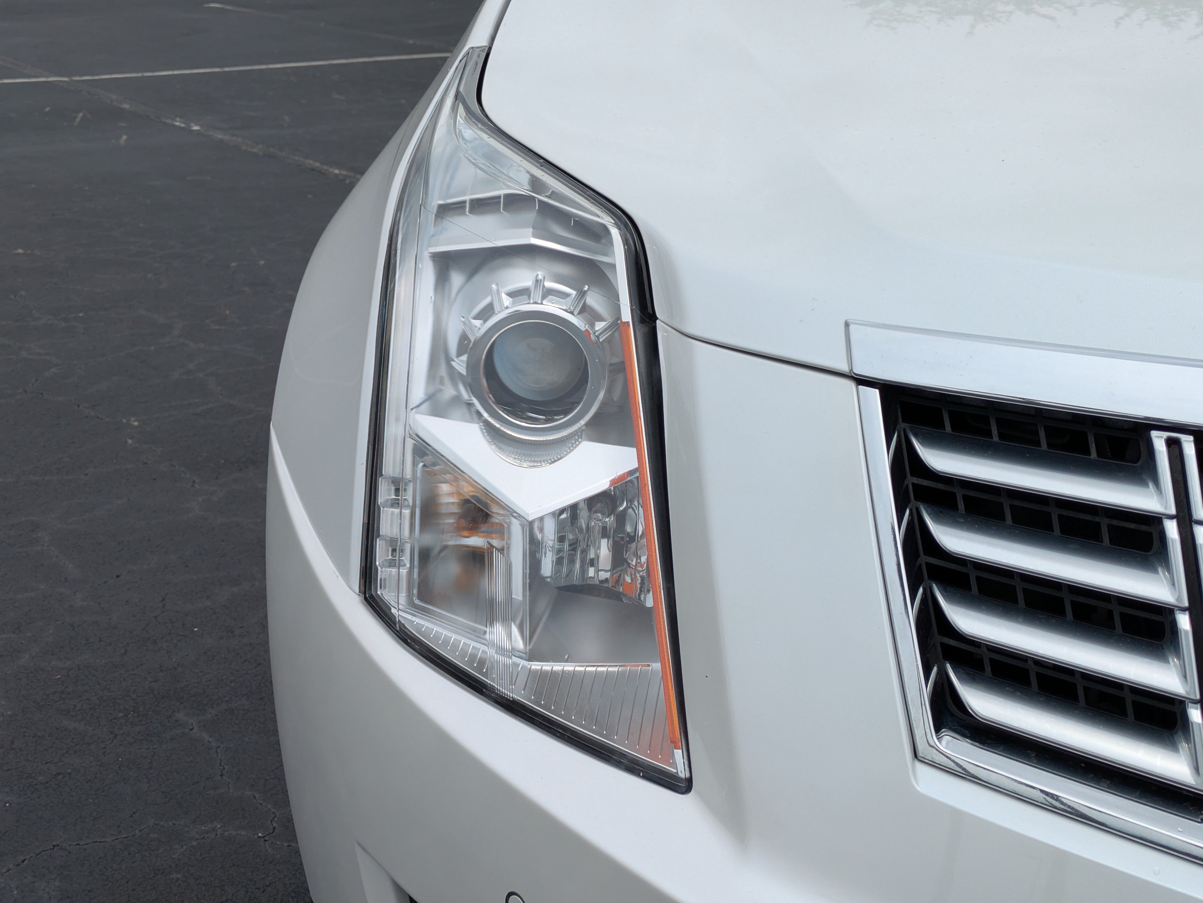 Used 2016 Cadillac SRX Luxury w/ Driver Awareness Package AWD/4WD image 9