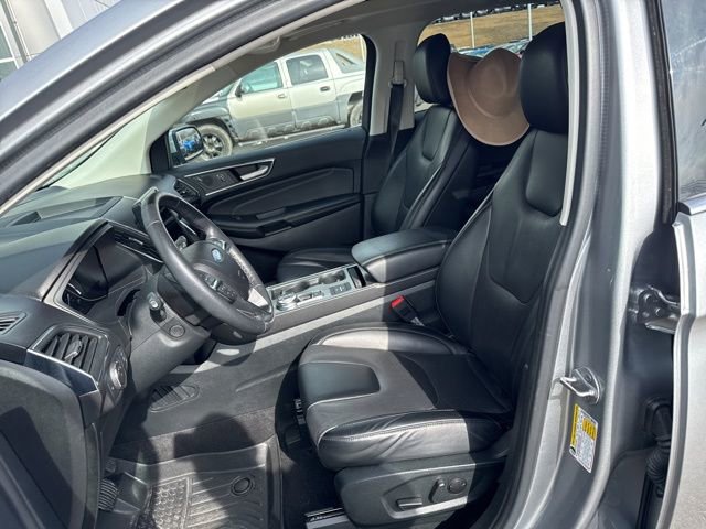 Used 2022 Ford Edge Titanium w/ Equipment Group 301A image 7