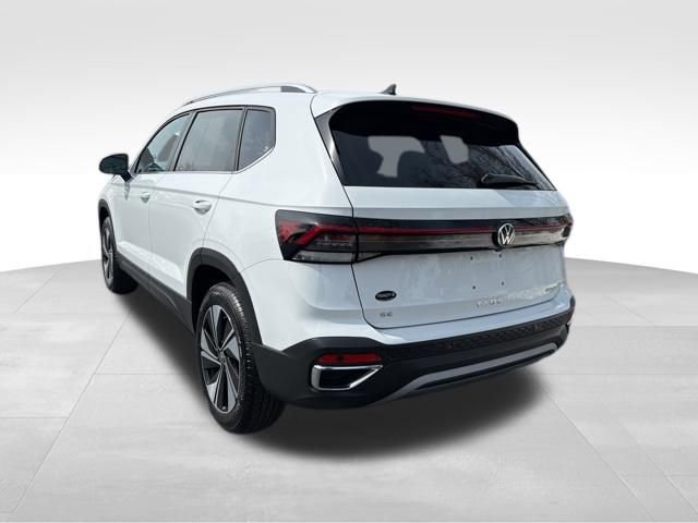 Certified 2025 Volkswagen Taos SE image 6
