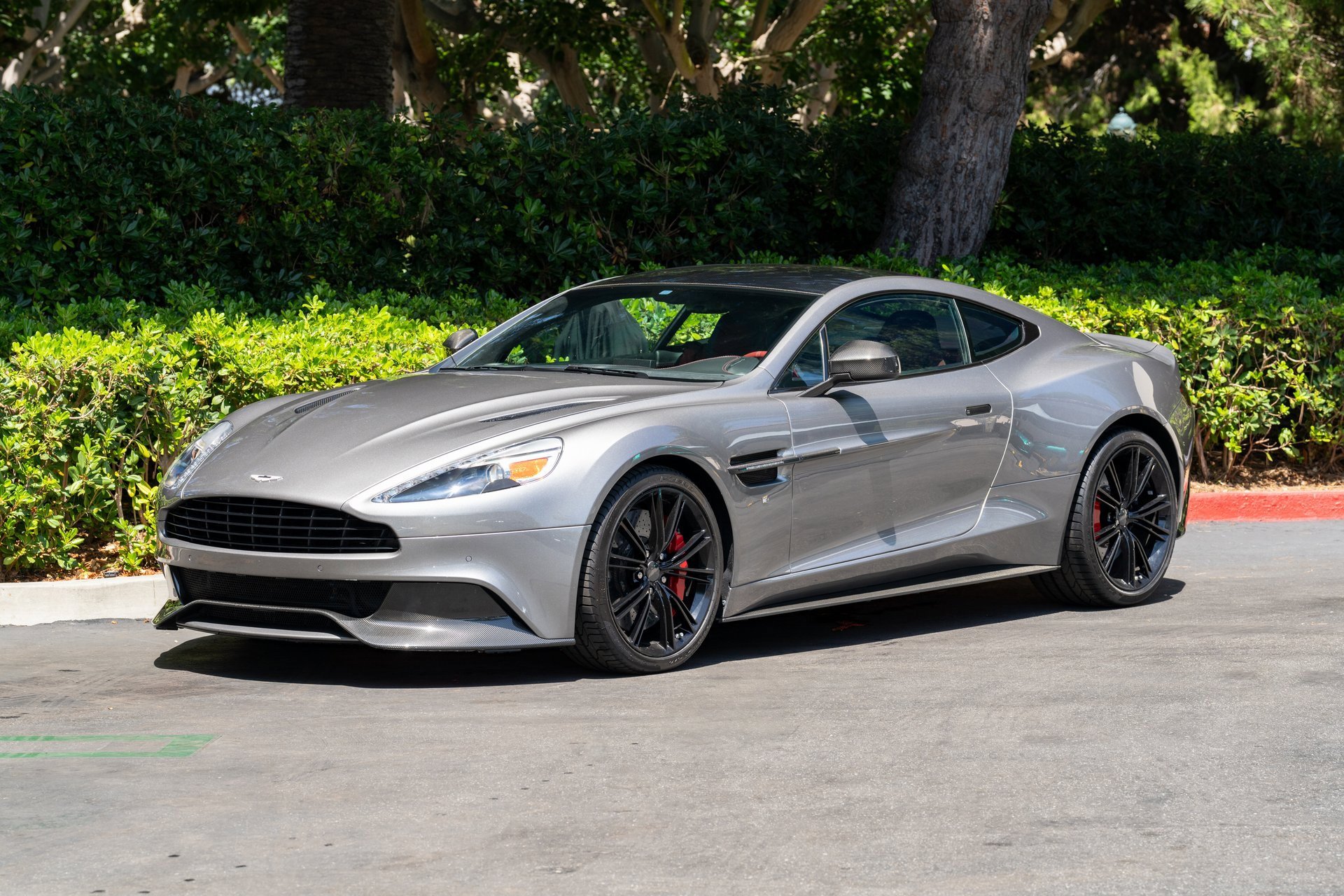 Used 2014 Aston Martin Vanquish Coupe image 2