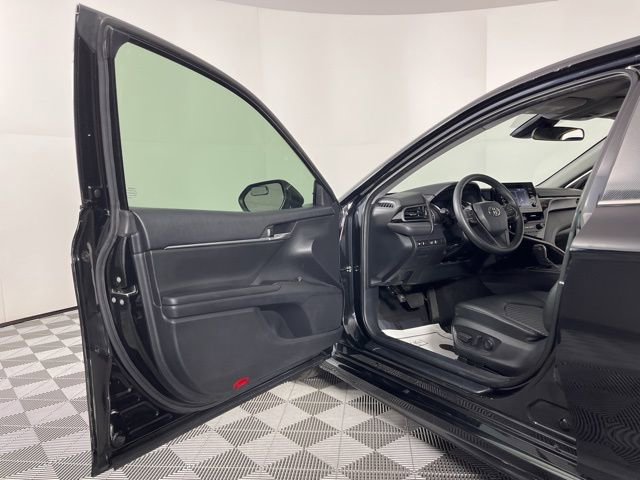 Used 2023 Toyota Camry SE image 16
