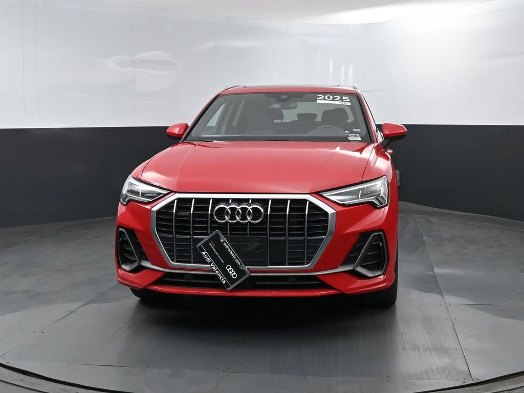 Certified 2025 Audi Q3 2.0T Premium AWD/4WD image 2