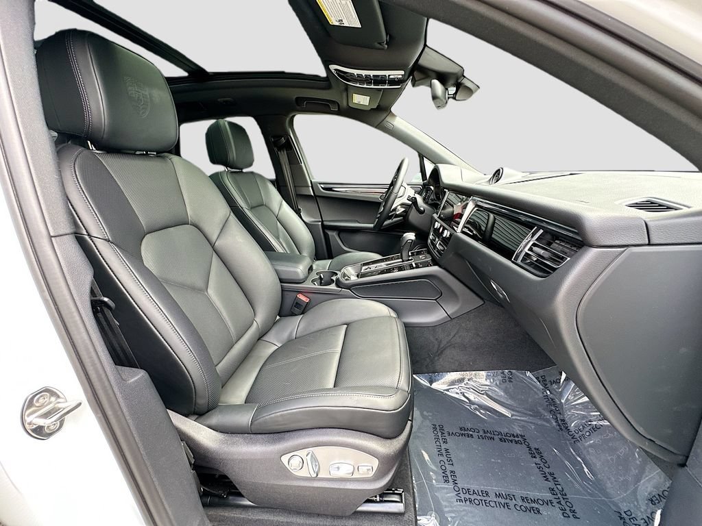 Certified 2026 Porsche Macan AWD/4WD image 30