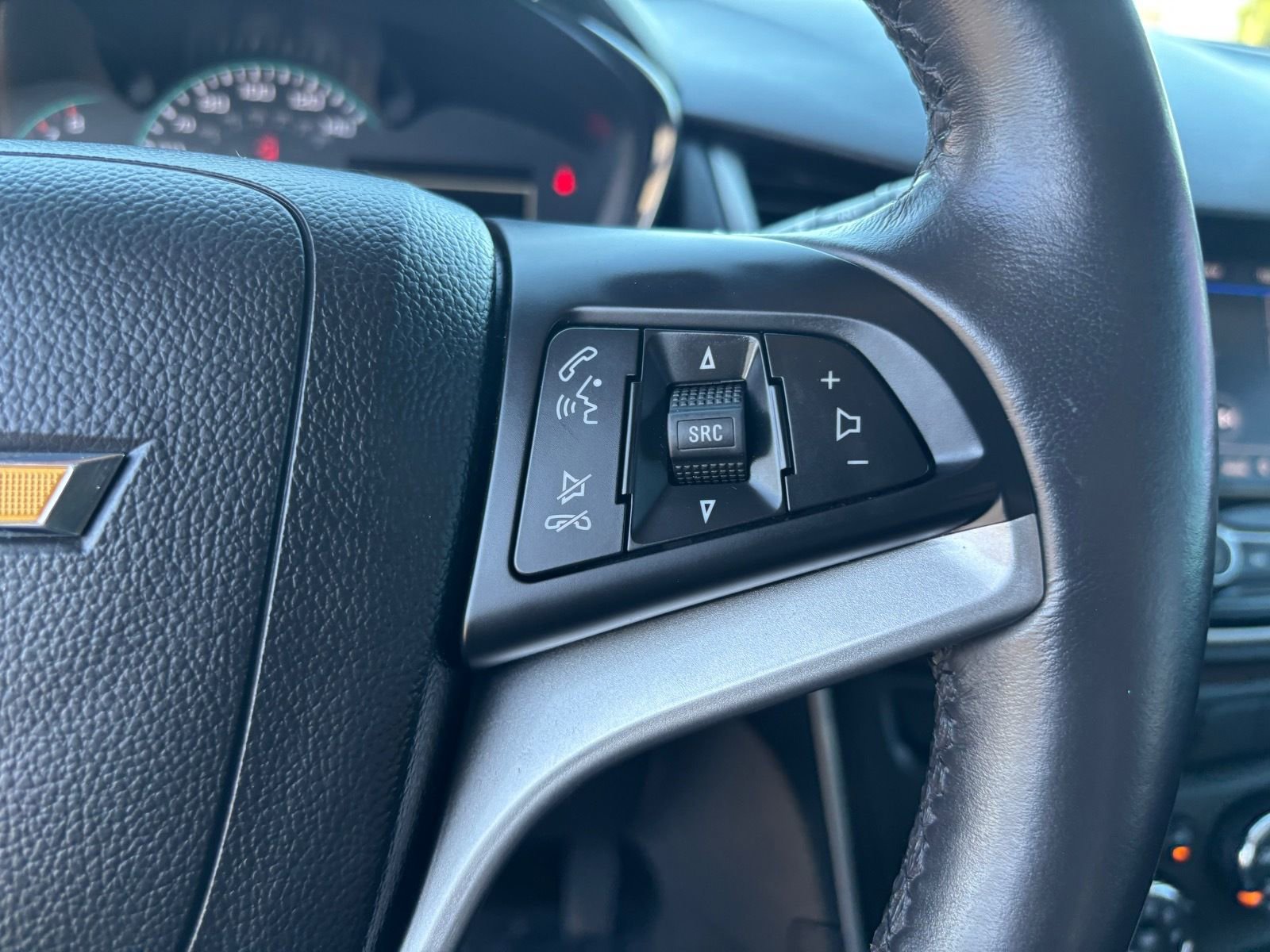 Used 2022 Chevrolet Trax LT w/ LT Convenience Package image 30