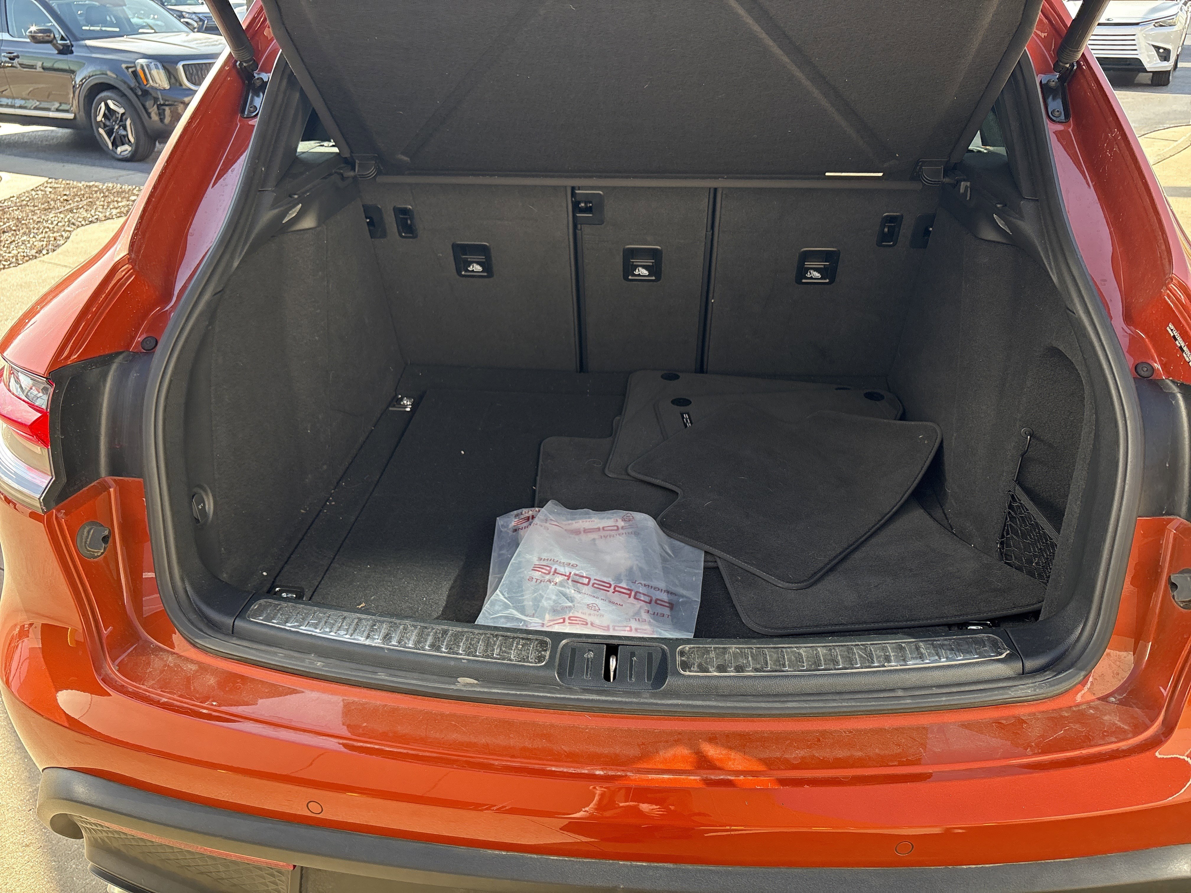 Used 2024 Porsche Macan Turbo image 32