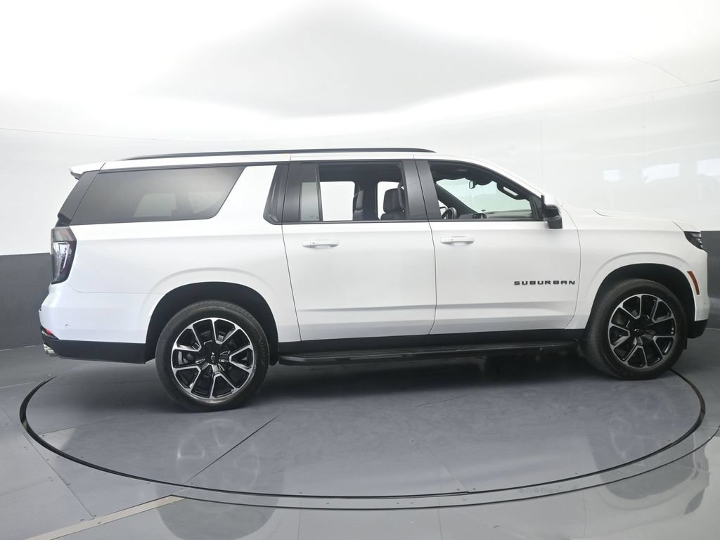 Used 2025 Chevrolet Suburban RST w/ Comfort Package RWD image 7