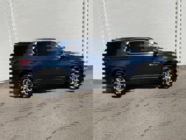 Used 2023 Chevrolet Traverse LS w/ Safety Package FWD image 3