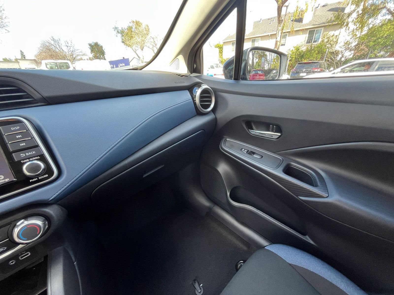 Used 2025 Nissan Versa SV image 33