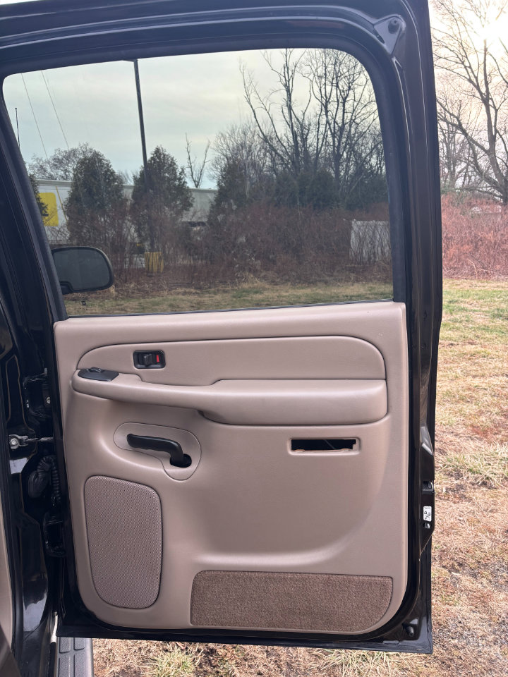 Used 2004 Chevrolet Suburban LT w/ Preferred Equipment Group image 23