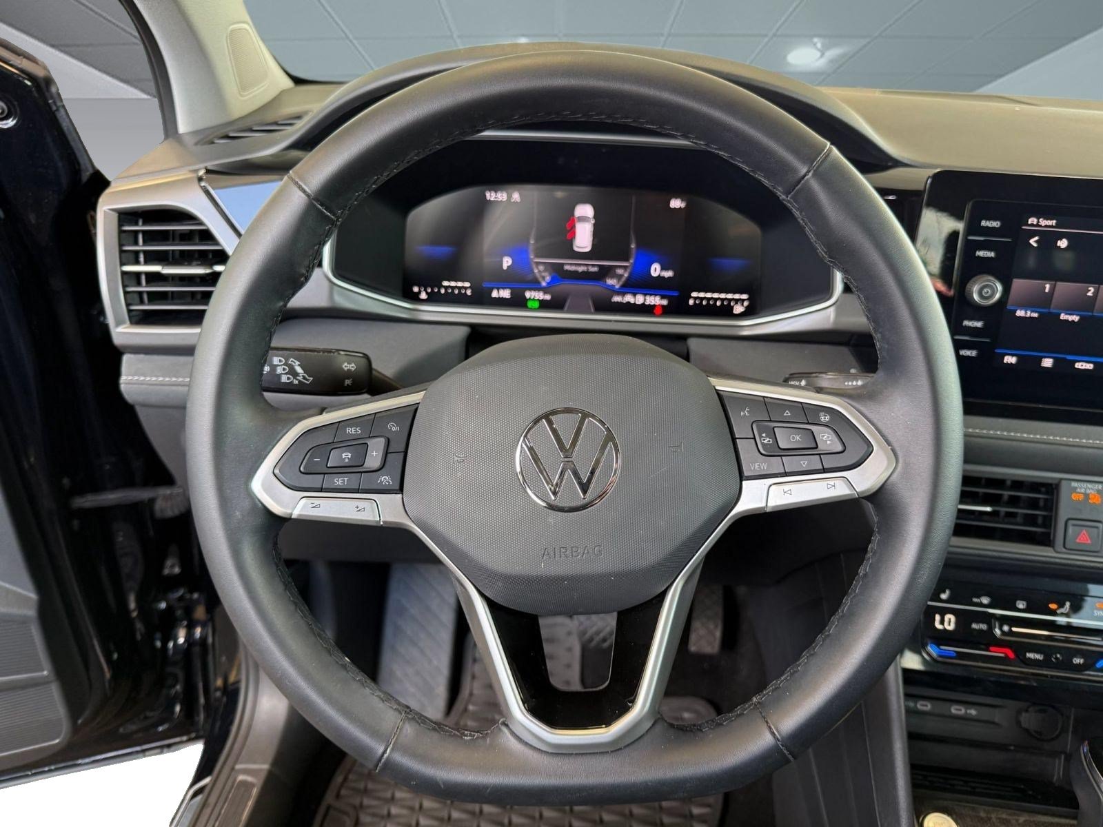 Used 2025 Volkswagen Taos SE AWD/4WD image 11