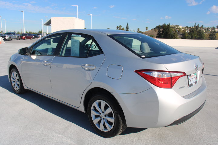 Used 2015 Toyota Corolla LE FWD image 2