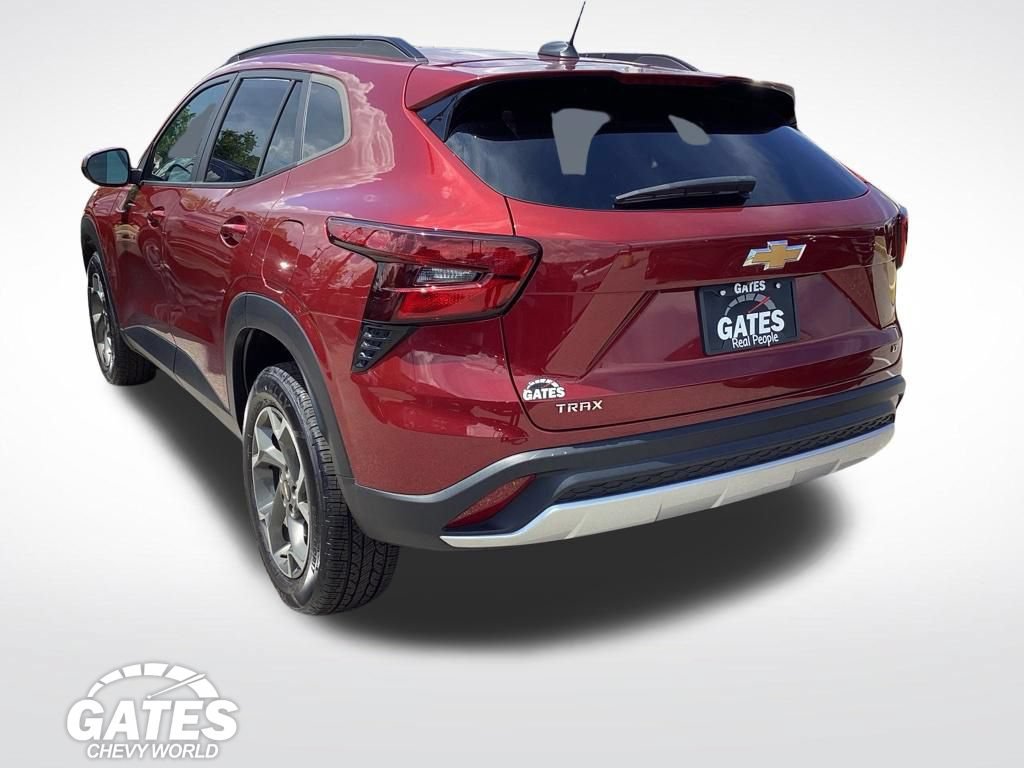 Used 2024 Chevrolet Trax LT w/ Driver Confidence Package FWD image 7