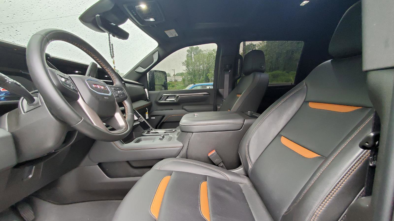 Used 2025 GMC Sierra 2500 AT4 w/ AT4 Premium Plus Package AWD/4WD image 3