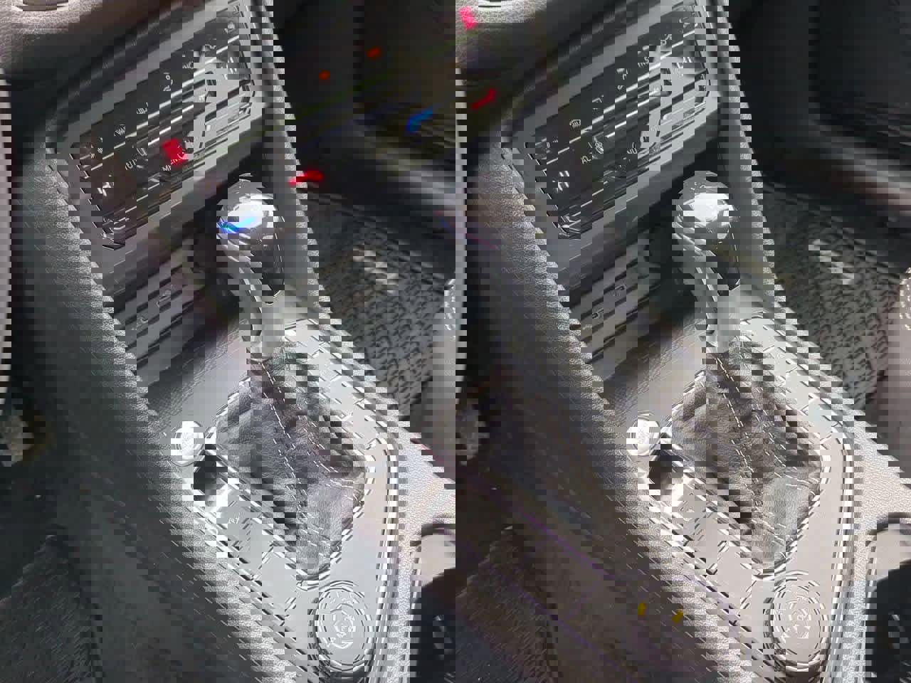 Used 2022 Volkswagen Tiguan SE image 29