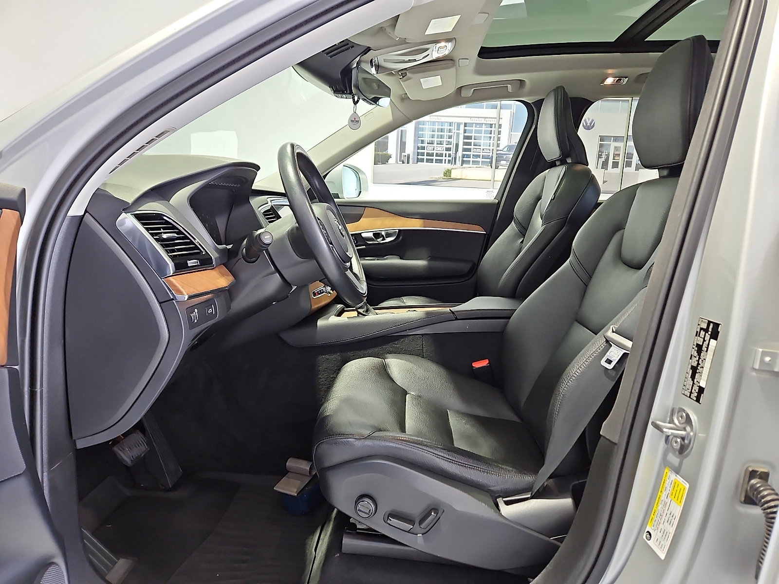 Used 2022 Volvo XC90 T6 Momentum AWD/4WD image 13