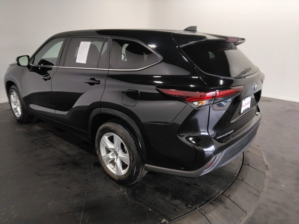 Used 2024 Toyota Highlander LE image 8