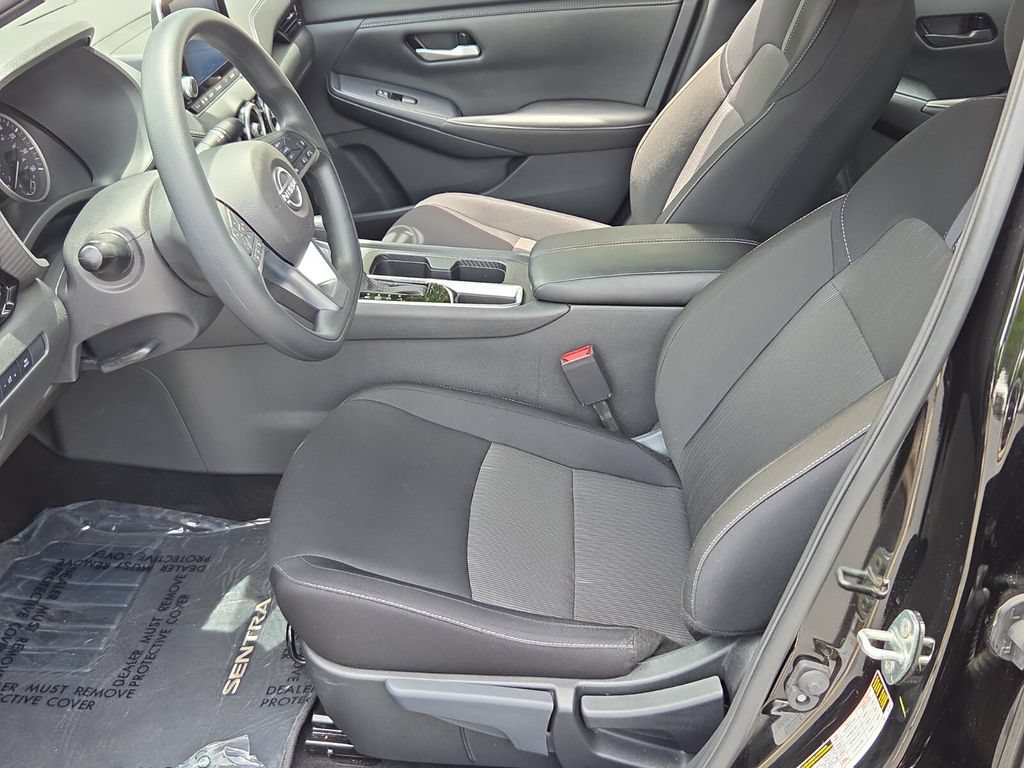 Used 2025 Nissan Sentra SV FWD image 11