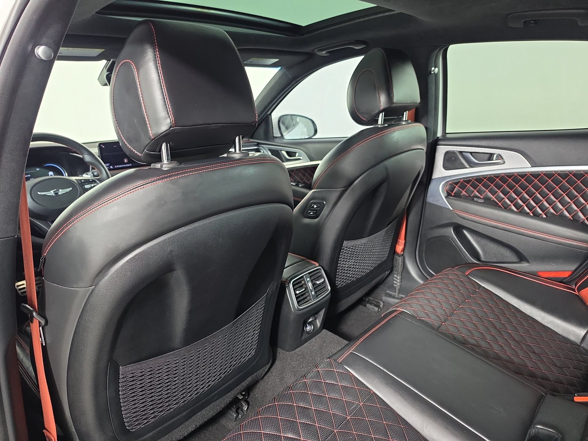 Used 2022 Genesis G70 3.3T RWD image 36