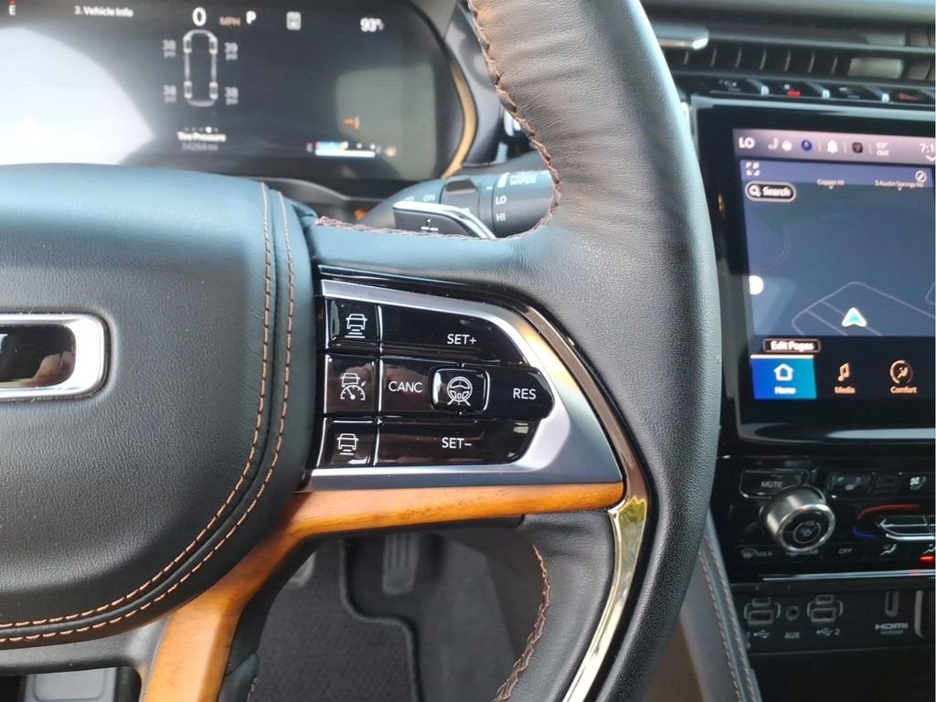 Used 2024 Jeep Grand Cherokee L Summit AWD/4WD image 27