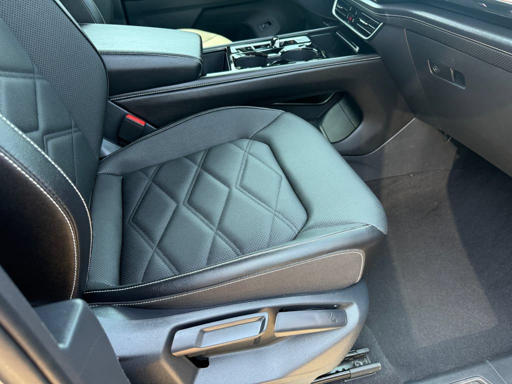 Used 2025 Volkswagen Atlas SE FWD image 16