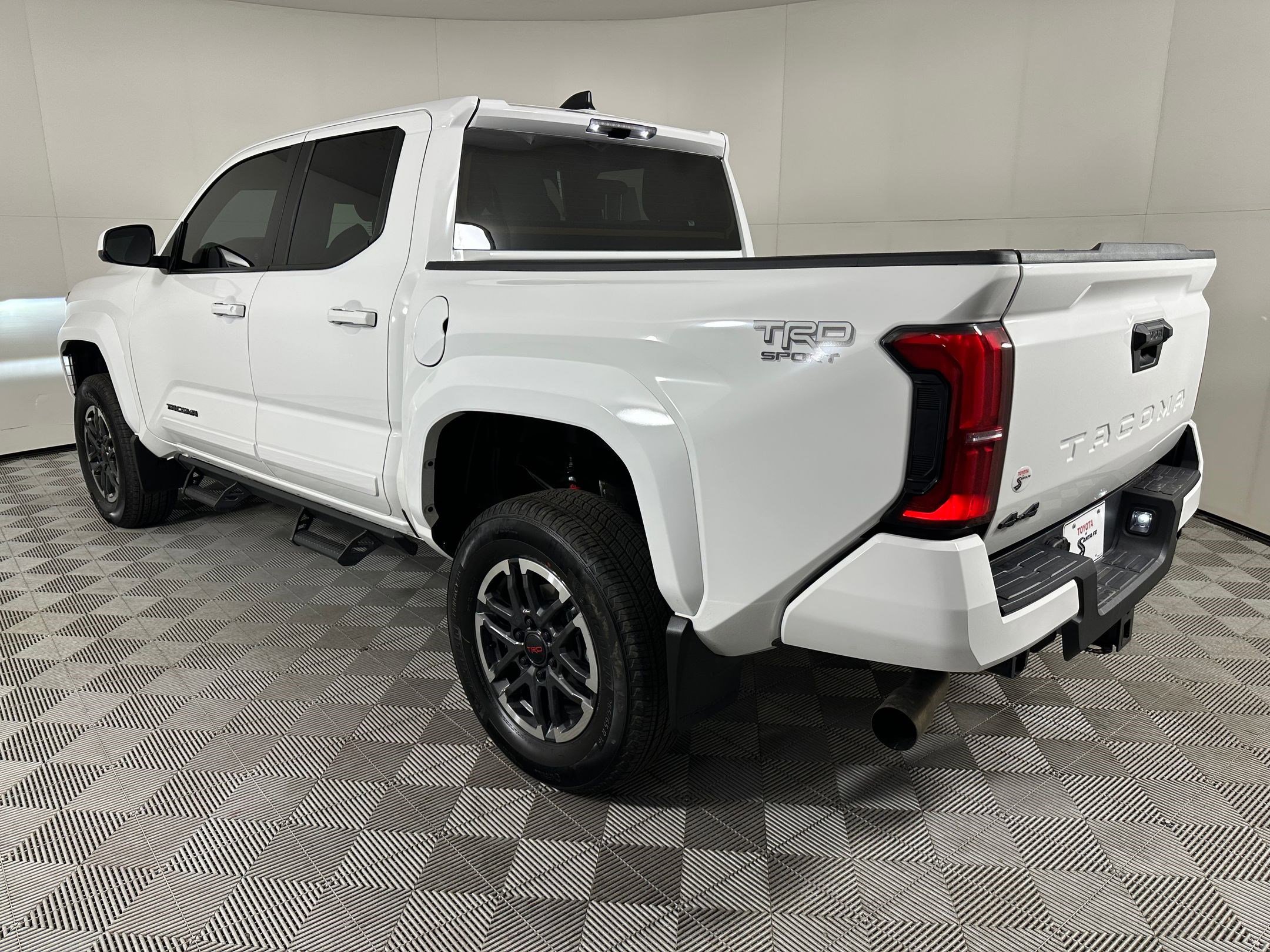 Used 2025 Toyota Tacoma TRD Sport AWD/4WD image 3