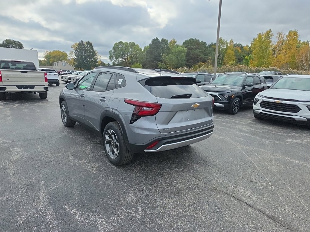 New 2026 Chevrolet Trax LT w/ Driver Confidence Package FWD image 5