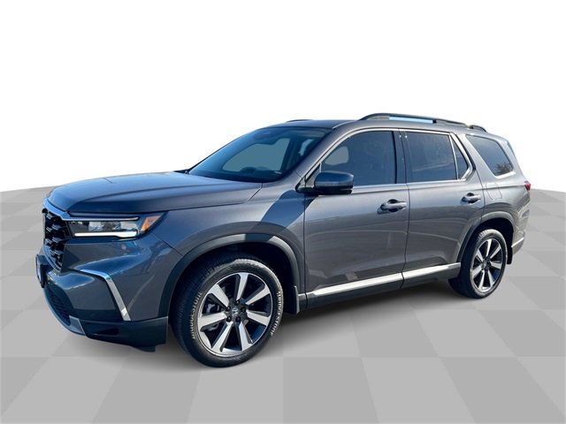 Used 2025 Honda Pilot Touring image 1