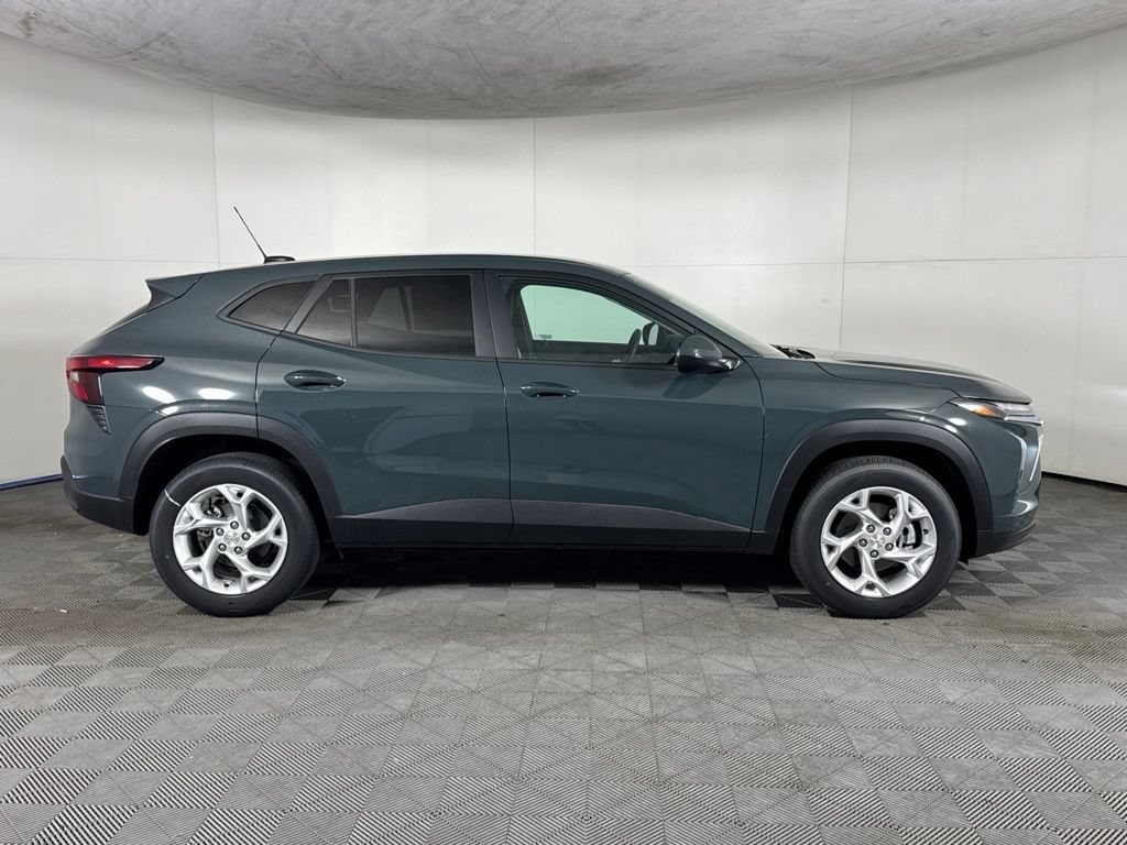 New 2026 Chevrolet Trax LS w/ LS Convenience Package FWD image 4