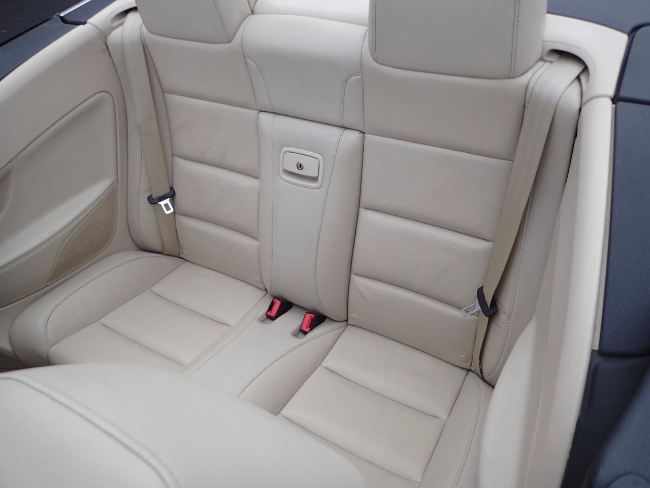 Used 2010 Volkswagen Eos Lux FWD image 18