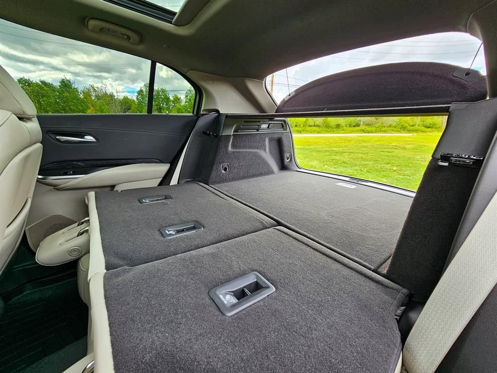 Used 2022 Cadillac XT4 Premium Luxury w/ Enhanced Visibility Package image 38