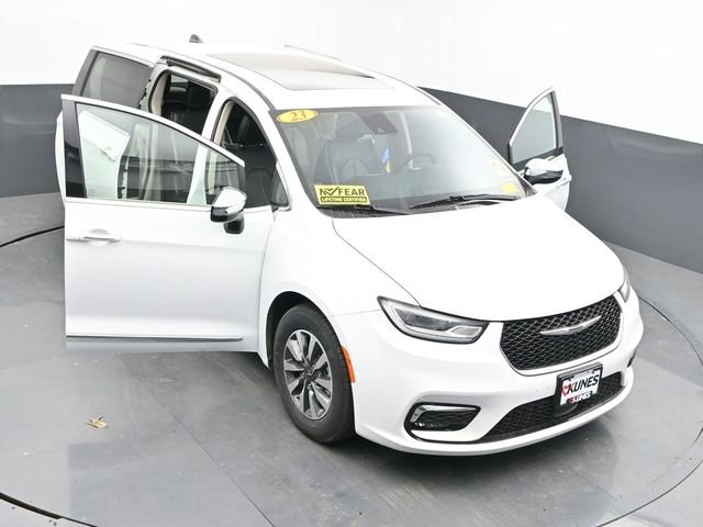 Used 2023 Chrysler Pacifica Limited FWD image 63