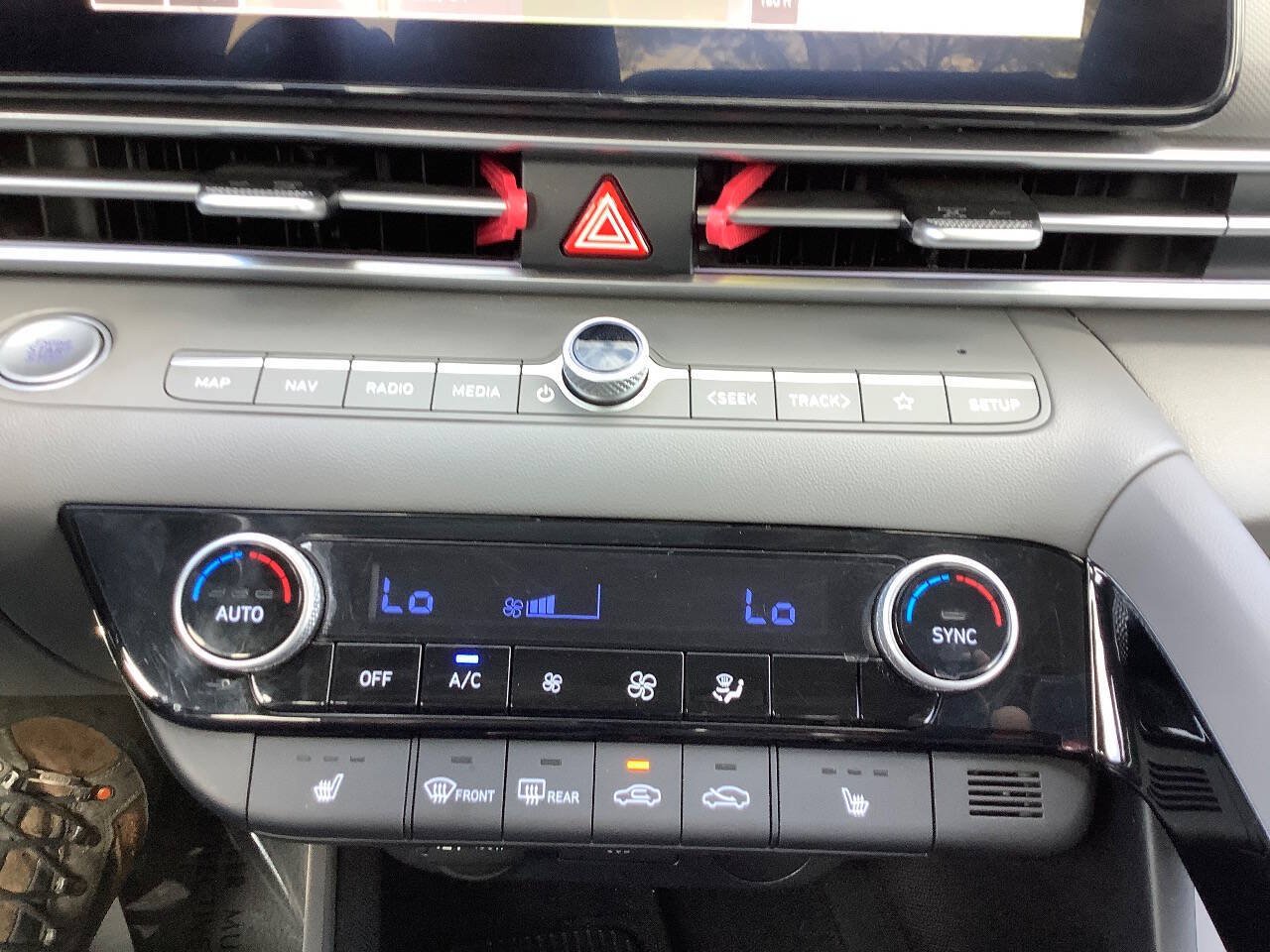 Used 2025 Hyundai Elantra SEL FWD image 34